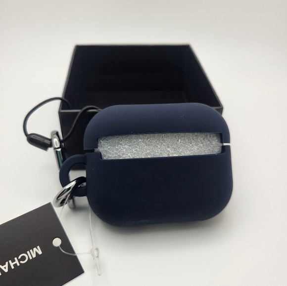 MICHAEL KORS Silicone Logo-embossed Apple AirPods Case NWT - Picture 4 of 9